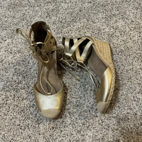 Vionic Aruba Calypso Lace-Up Wedge Gold Espadrilles—7 - Picture 5 of 14